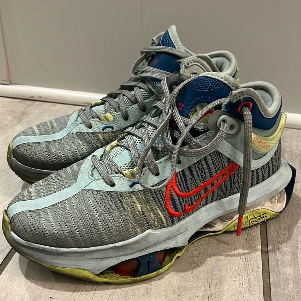 Nike GT Jump Basketball shoes